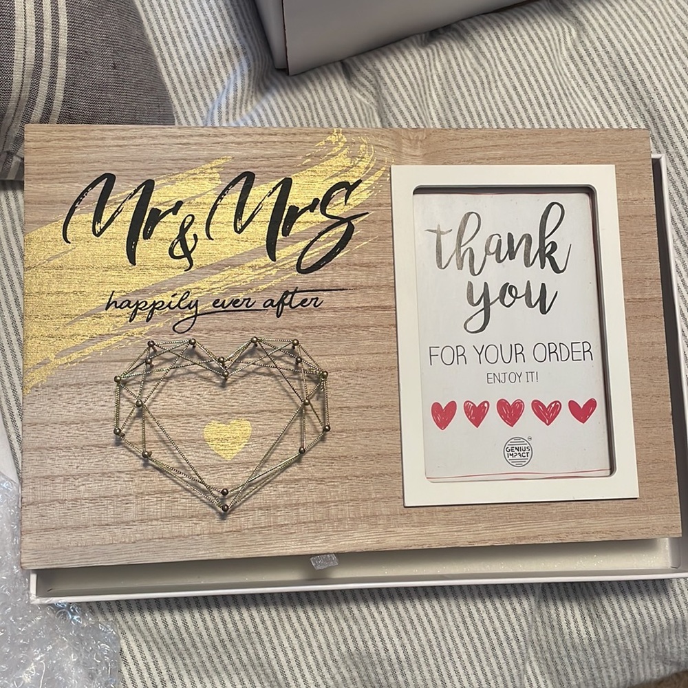 NIB Mr. And Mrs. Frame
